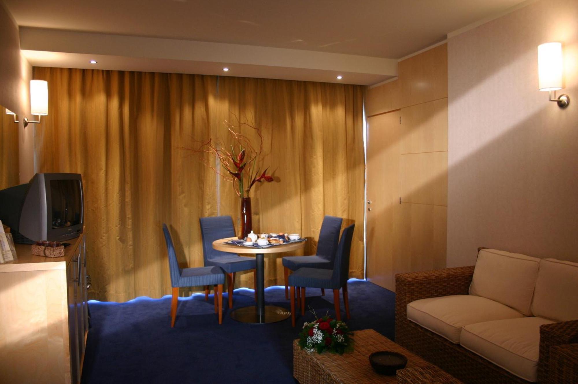 Hotel Nicotel 4*